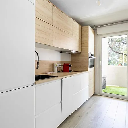 Comfort And Serenity With A C, Parking And Balcony Lejlighed