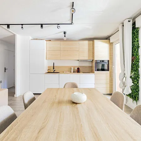 Comfort And Serenity With A C, Parking And Balcony Lejlighed