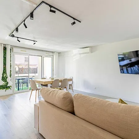 Comfort And Serenity With A C, Parking And Balcony Cannes