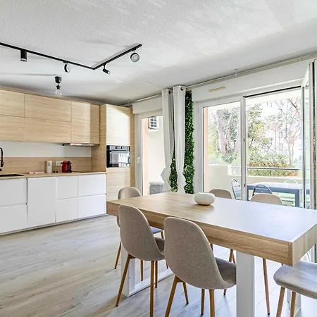 Comfort And Serenity With A C, Parking And Balcony * Cannes